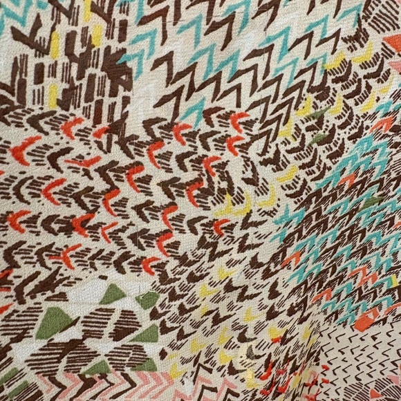 Multicolor Geometric Blouse - Picture 4 of 4